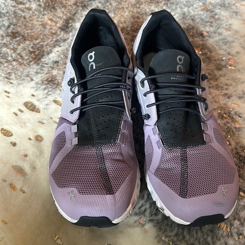 Lavender size10.5 & pink size10 ON Cloud Women’s Sneakers no Insoles